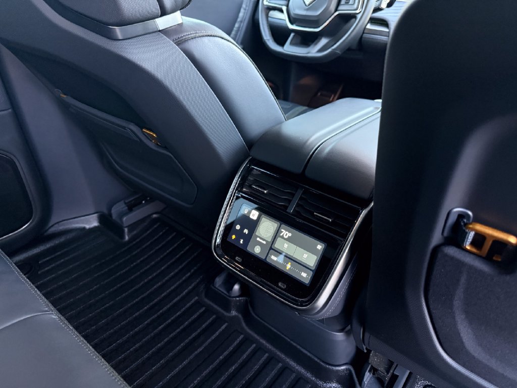 Used 2022 Rivian R1S Launch Edition Quad AWD/4WD image 45