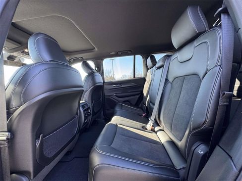 New 2025 Jeep Grand Cherokee 4WD image 14