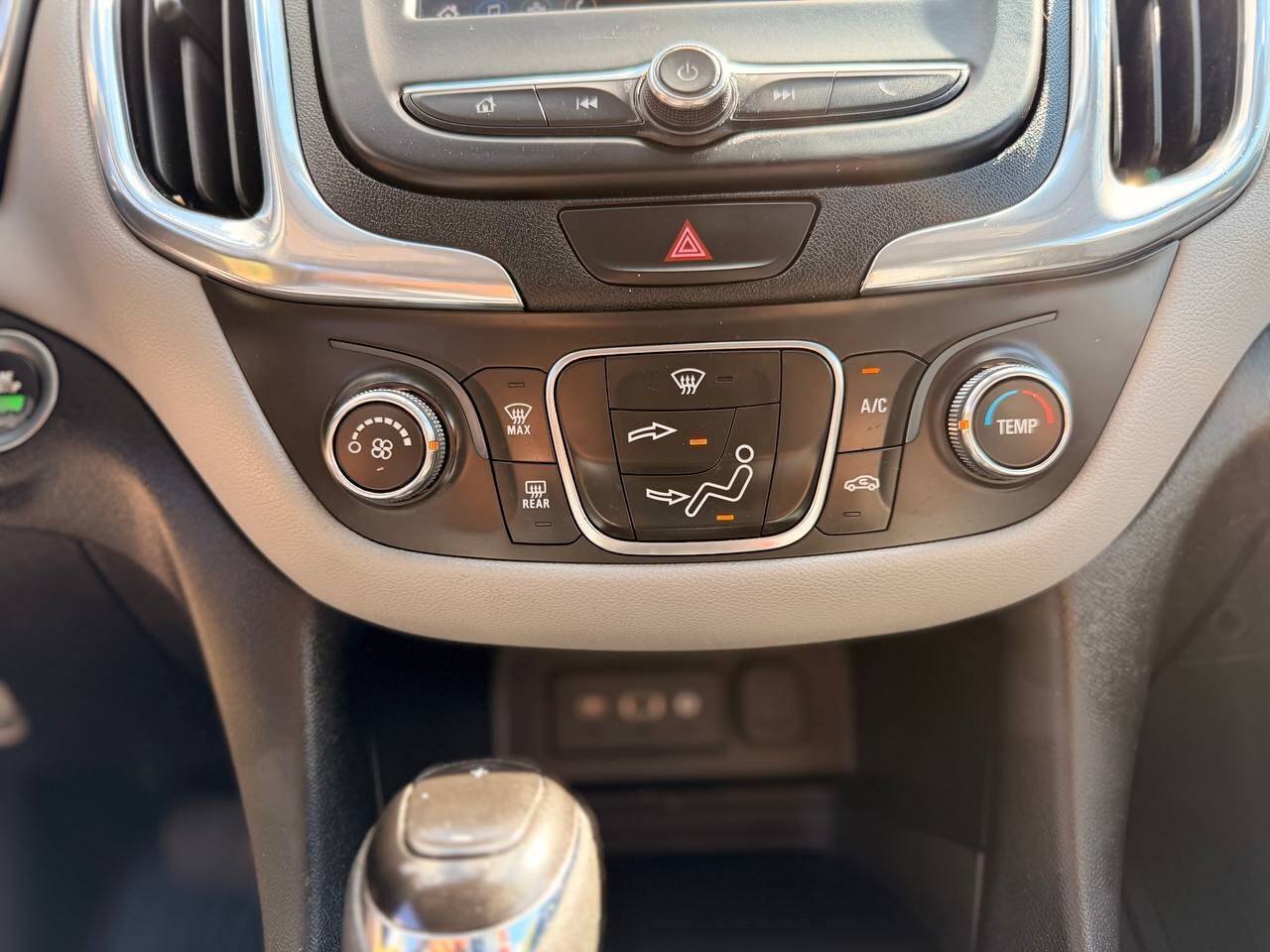 Used 2019 Chevrolet Equinox LS FWD image 23