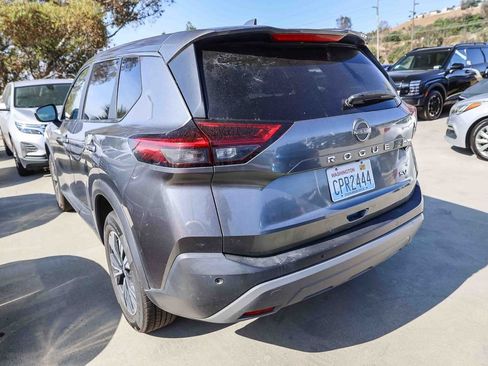 Used 2023 Nissan Rogue SV FWD image 10