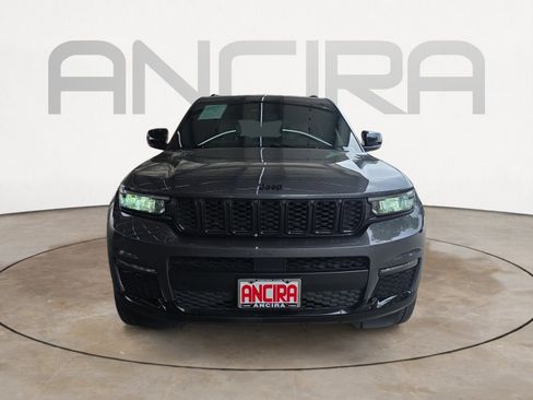 Used 2023 Jeep Grand Cherokee L Limited w/ Black Appearance Package AWD/4WD image 3