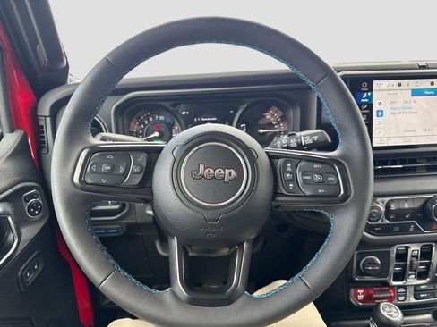 Used 2025 Jeep Wrangler Unlimited Rubicon 4xe w/ Convenience Group image 13