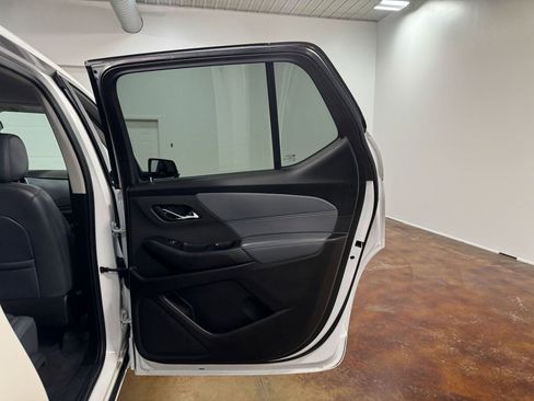 Used 2021 Chevrolet Traverse Premier image 65