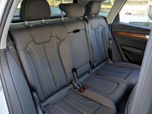 Used 2023 Audi Q5 e Premium Plus w/ Premium Plus Package image 27