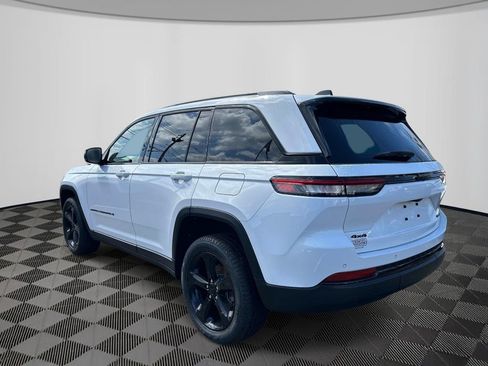 Used 2023 Jeep Grand Cherokee Limited w/ Black Appearance Package image 7