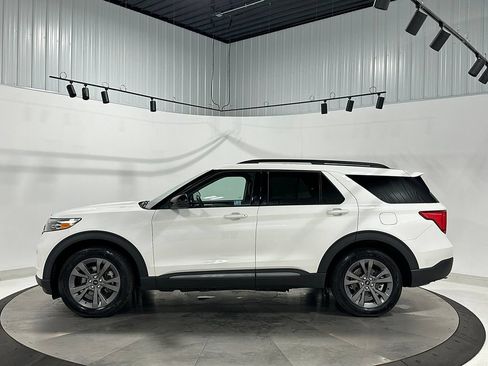 Used 2022 Ford Explorer XLT w/ Equipment Group 202A AWD/4WD image 15