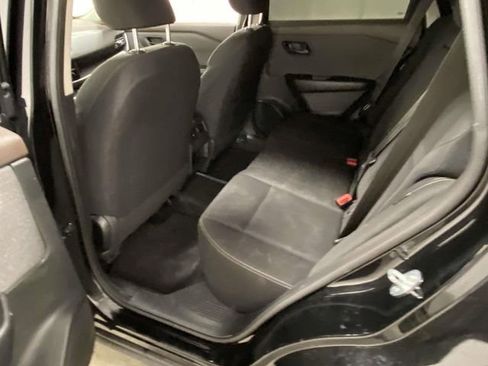 Used 2023 Nissan Rogue S image 8