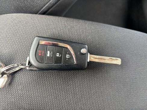 Used 2025 Toyota Corolla LE image 21