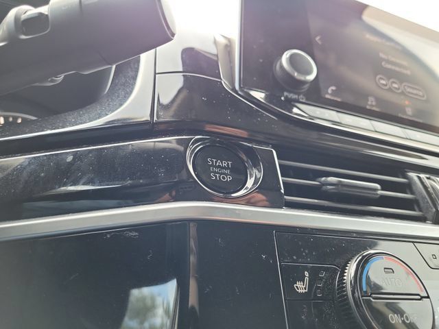 Used 2025 Nissan Pathfinder SV FWD image 33