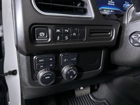 Used 2024 Chevrolet Tahoe Premier AWD/4WD image 18