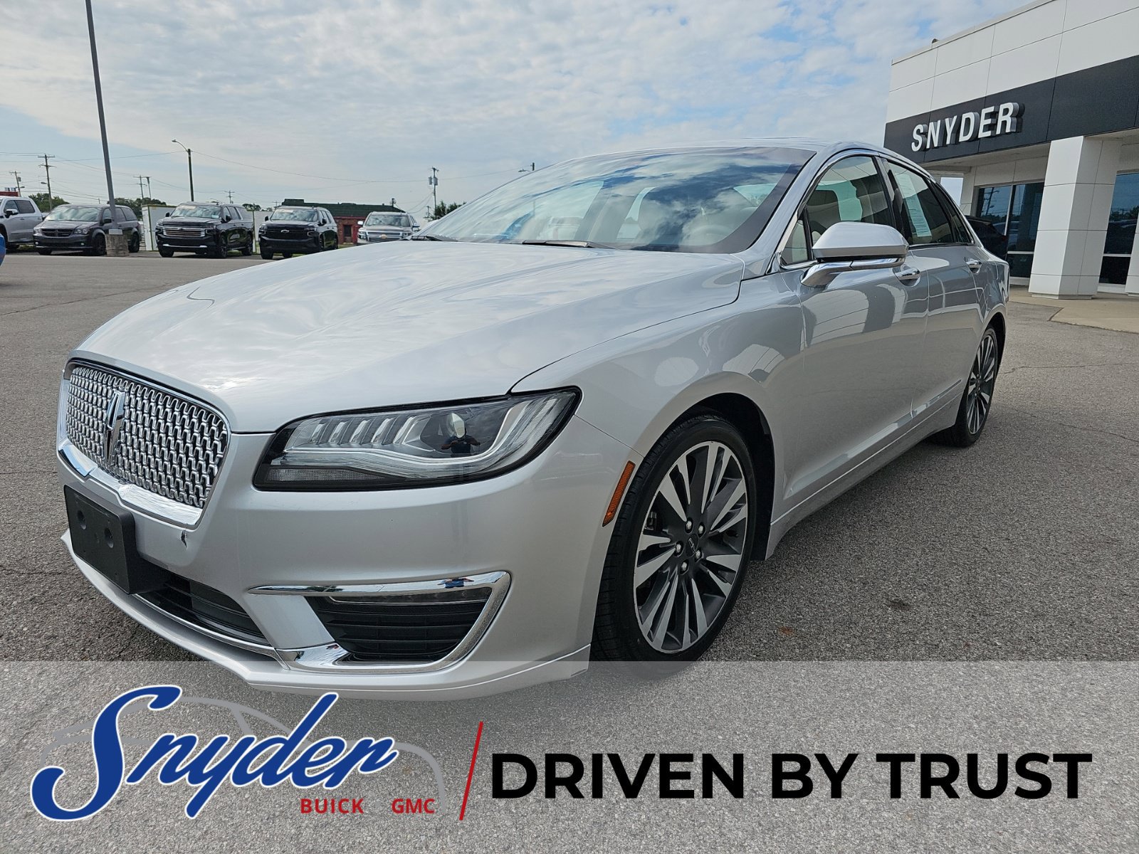 Used 2018 Lincoln MKZ Select w/ Select Plus Package AWD/4WD image 3