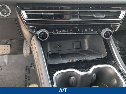 Used 2024 Chevrolet Traverse LT w/ Enhanced Driving Package image 17