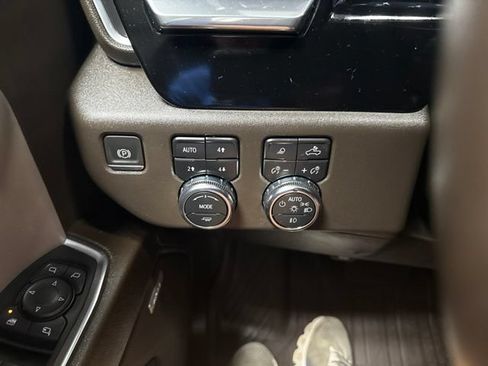 Used 2023 GMC Sierra 1500 SLT w/ SLT Premium Plus Package AWD/4WD image 11