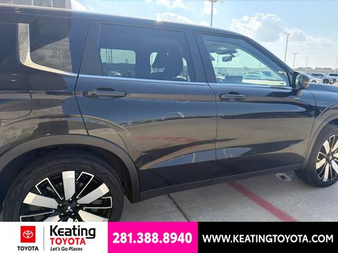 Used 2025 Mitsubishi Outlander SE AWD/4WD image 2