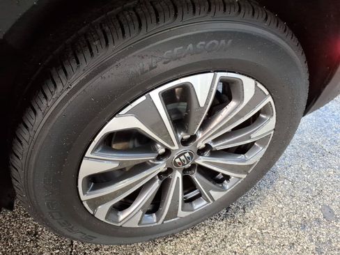 Used 2024 Buick Envision Preferred AWD/4WD image 7