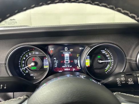 Used 2023 Jeep Wrangler Unlimited Sahara w/ Cold Weather Group image 17