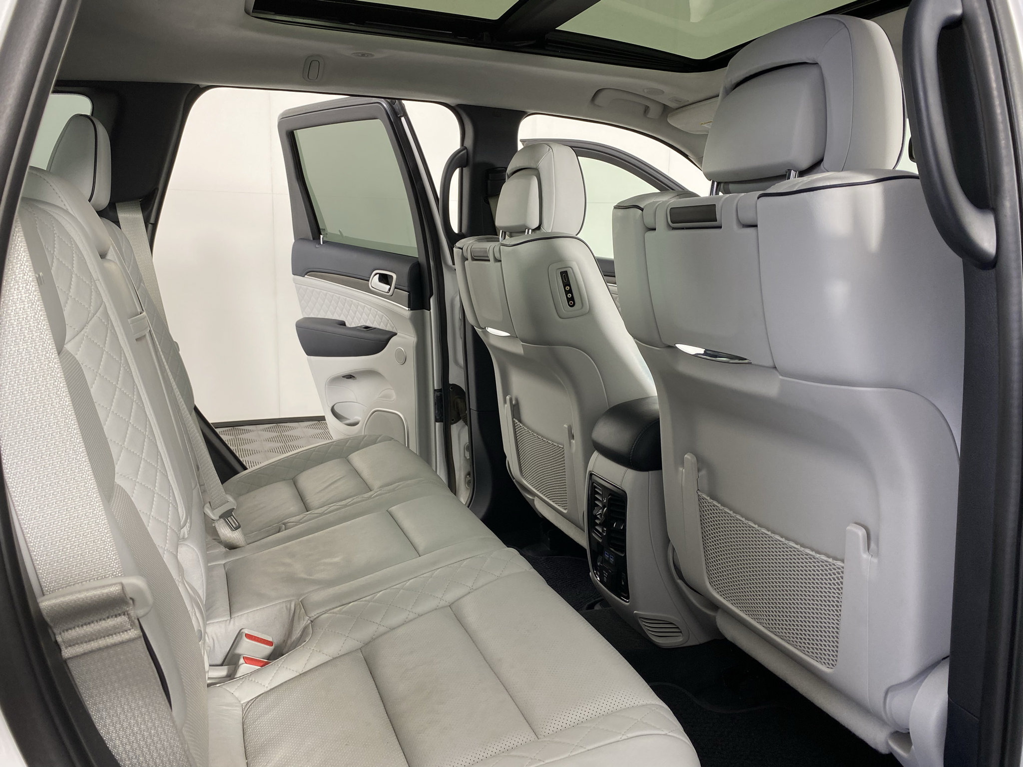 Used 2021 Jeep Grand Cherokee Summit AWD/4WD image 28
