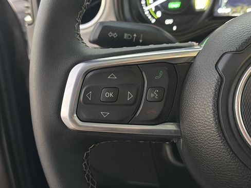 Used 2025 Jeep Wrangler Sahara image 26