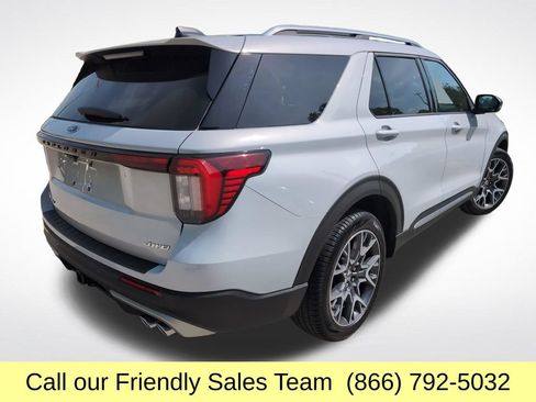 Used 2025 Ford Explorer Platinum w/ Ultimate Package AWD/4WD image 6