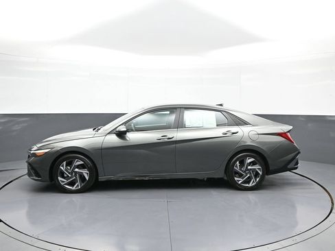 Certified 2024 Hyundai Elantra SEL w/ Convenience Package FWD image 9