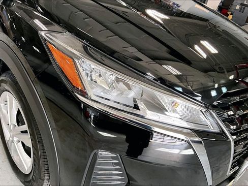 Certified 2025 Nissan Kicks Play S image 28