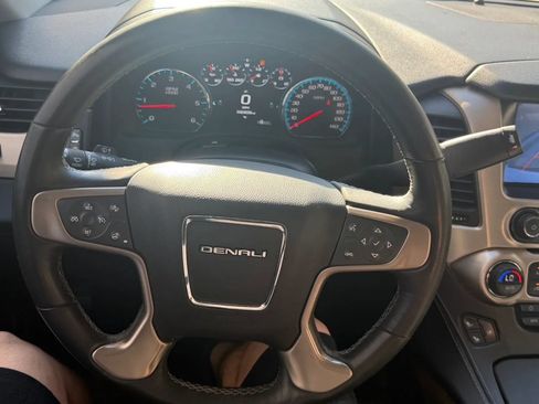 Used 2017 GMC Yukon Denali RWD image 16