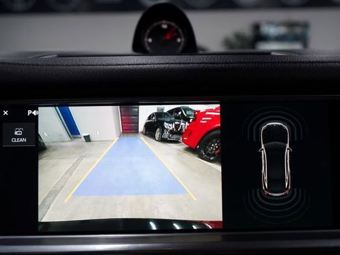 Used 2018 Porsche Panamera RWD image 17