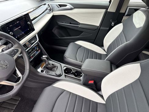 New 2025 Volkswagen Taos SEL image 15