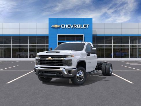 New 2026 Chevrolet Silverado 3500 LT image 8