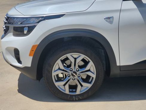 Certified 2026 Kia Seltos LX AWD/4WD image 8