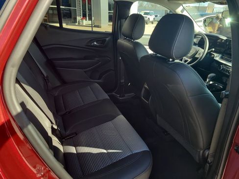 Used 2025 Chevrolet Trax LT w/ LT Convenience Package image 26
