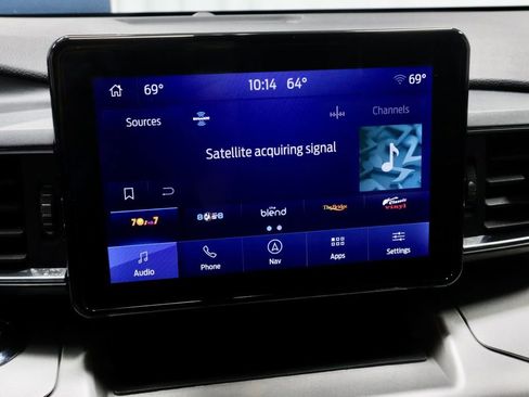 Certified 2022 Ford Explorer XLT w/ Equipment Group 202A AWD/4WD image 4