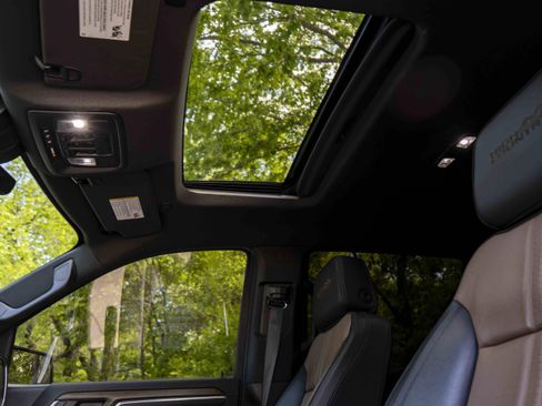 Used 2023 Chevrolet Silverado 1500 High Country image 33