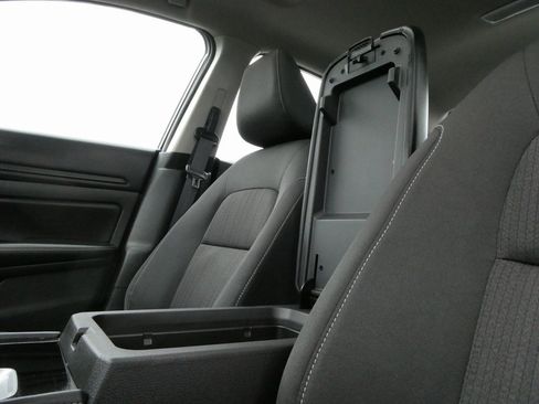 Used 2024 Nissan Altima 2.5 SV w/ SV Premium Package image 30