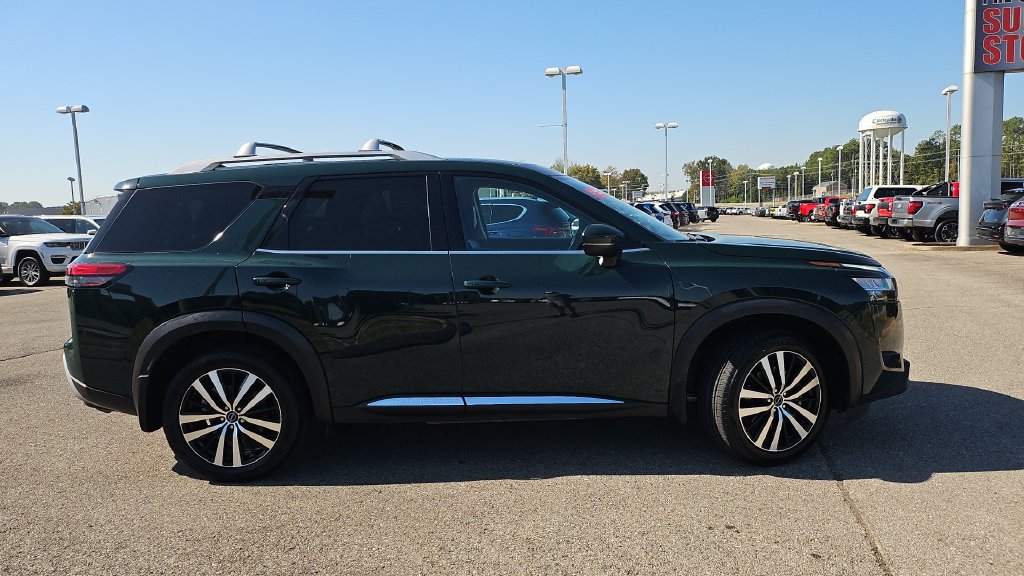 Certified 2025 Nissan Pathfinder Platinum w/ Black Appearance Package AWD/4WD image 2