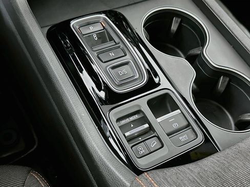 Used 2025 Honda Pilot Sport image 16