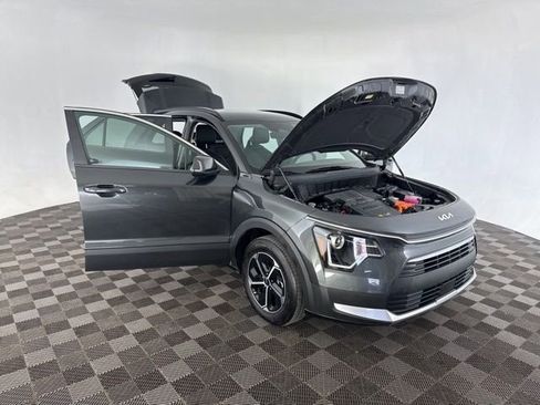 Certified 2025 Kia Niro EX image 14