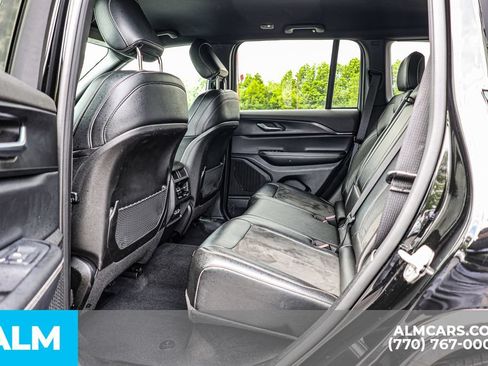 Used 2025 Jeep Grand Cherokee Altitude AWD/4WD image 19