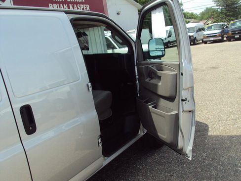 Used 2021 Chevrolet Express 3500 Extended w/ Driver Convenience Package RWD image 11