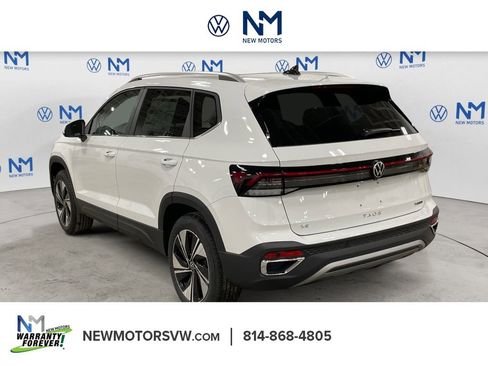 New 2026 Volkswagen Taos SE image 3