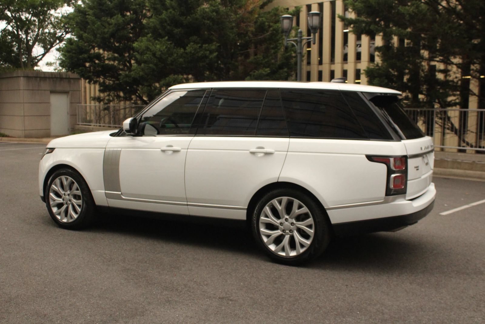 Used 2021 Land Rover Range Rover Westminster Edition AWD/4WD image 9