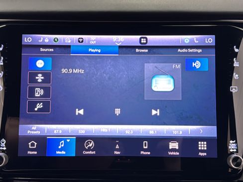 Used 2023 Jeep Grand Wagoneer Series III AWD/4WD image 33