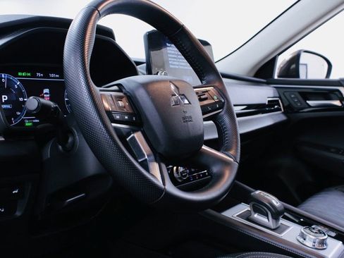 Used 2024 Mitsubishi Outlander SEL image 6