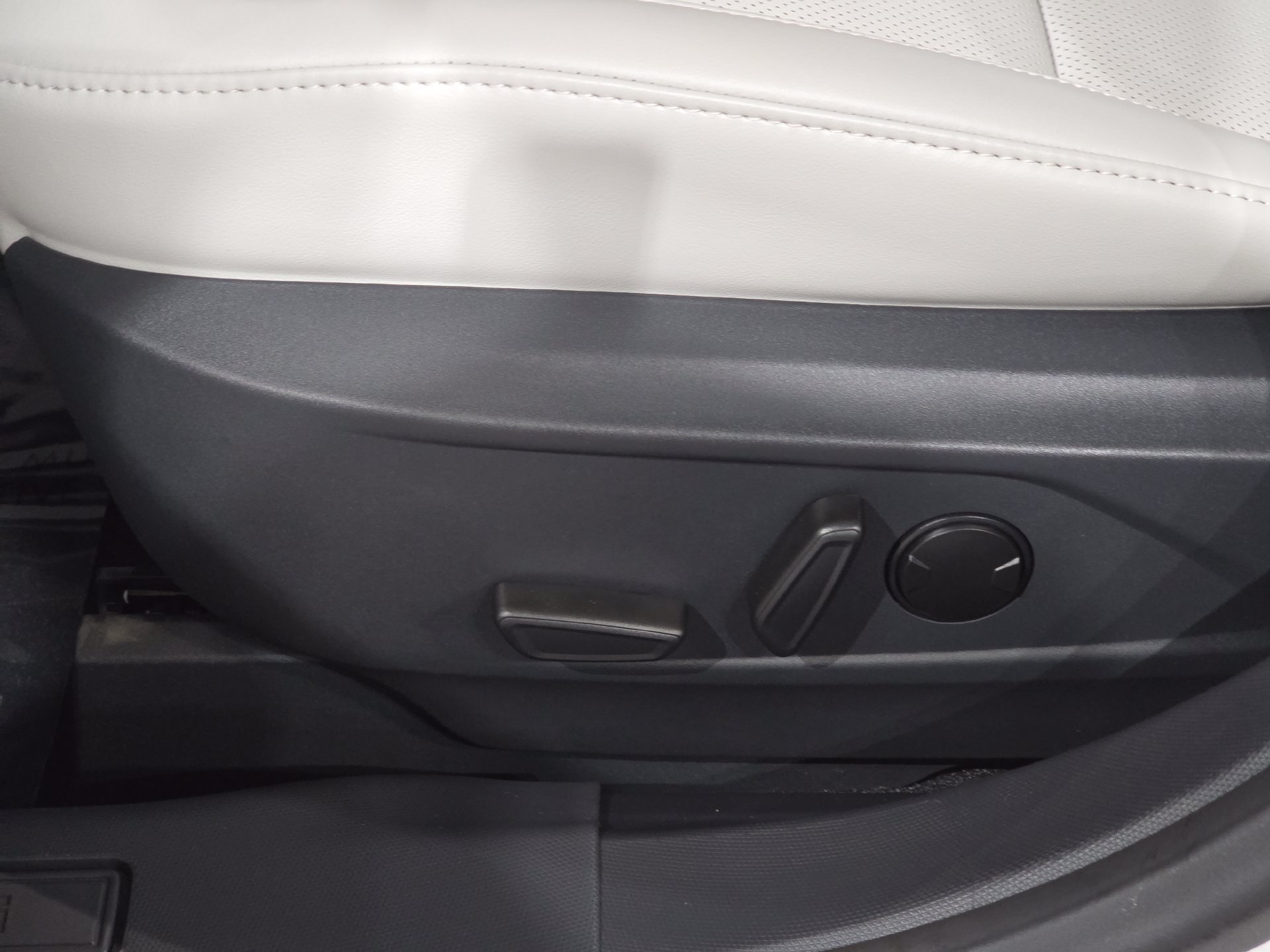 New 2025 Ford Mustang Mach-E Premium AWD/4WD image 19