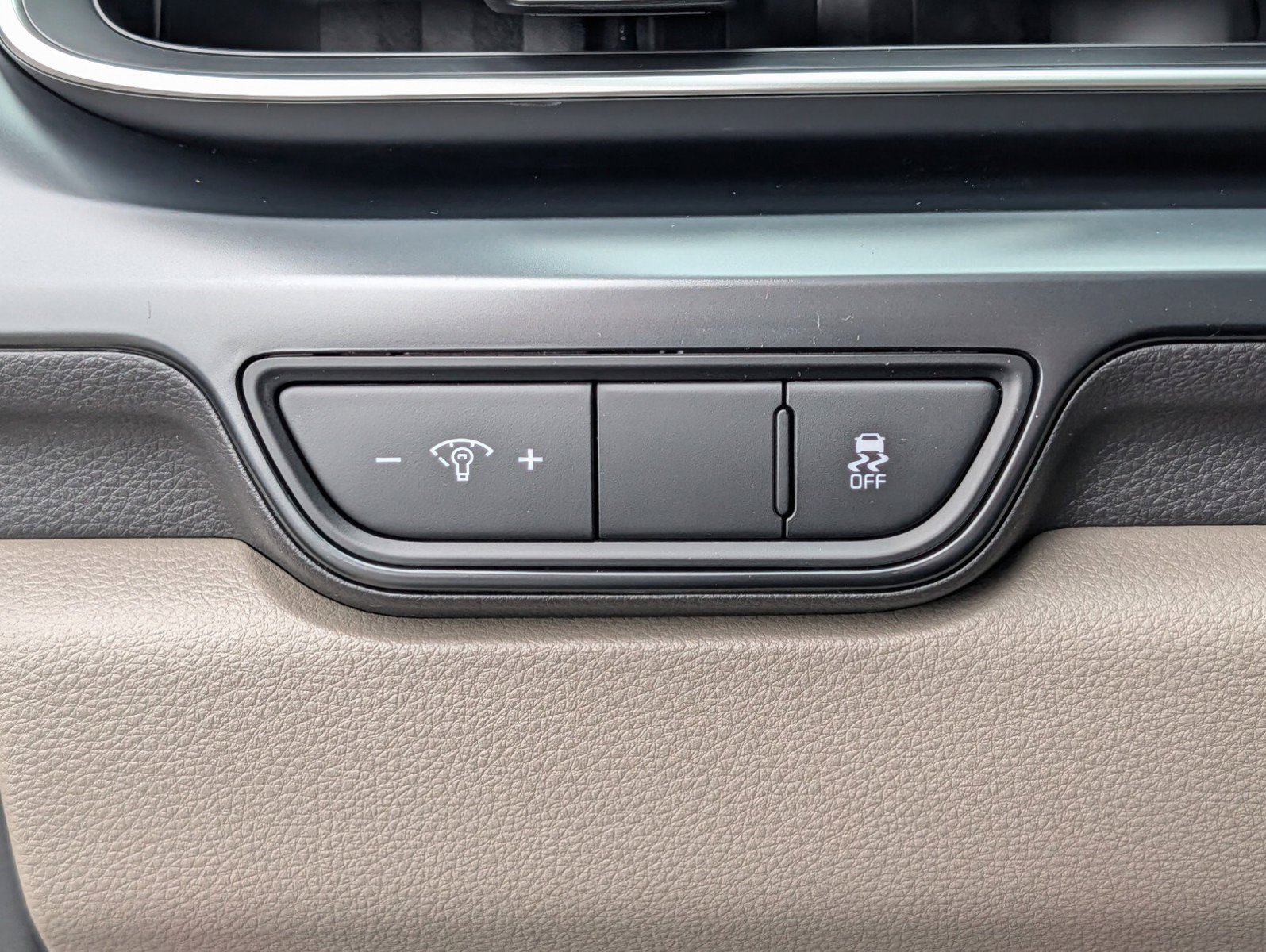 New 2027 Kia Carnival LX FWD image 11