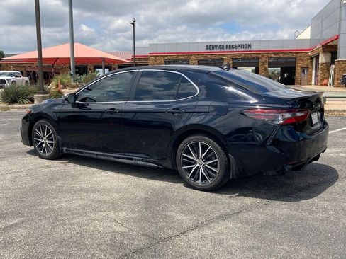 Used 2024 Toyota Camry SE FWD image 4