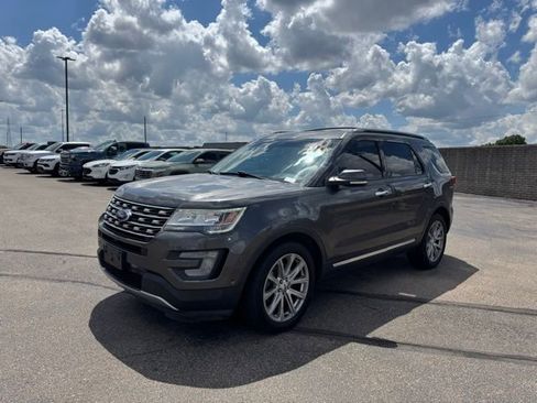 Used 2017 Ford Explorer Limited w/ Equipment Group 301A FWD image 3