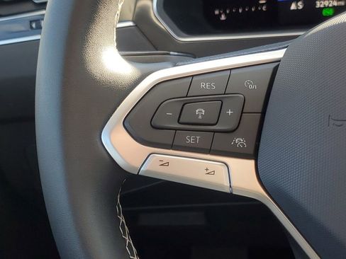 Used 2022 Volkswagen Tiguan SE image 17