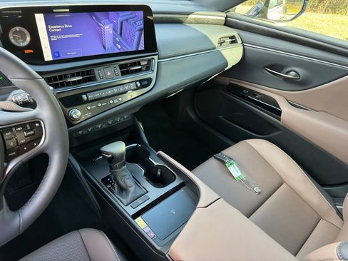 Certified 2023 Lexus ES 350 w/ Premium Package image 32