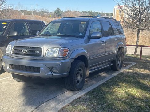 Used 2002 Toyota Sequoia SR5 image 1